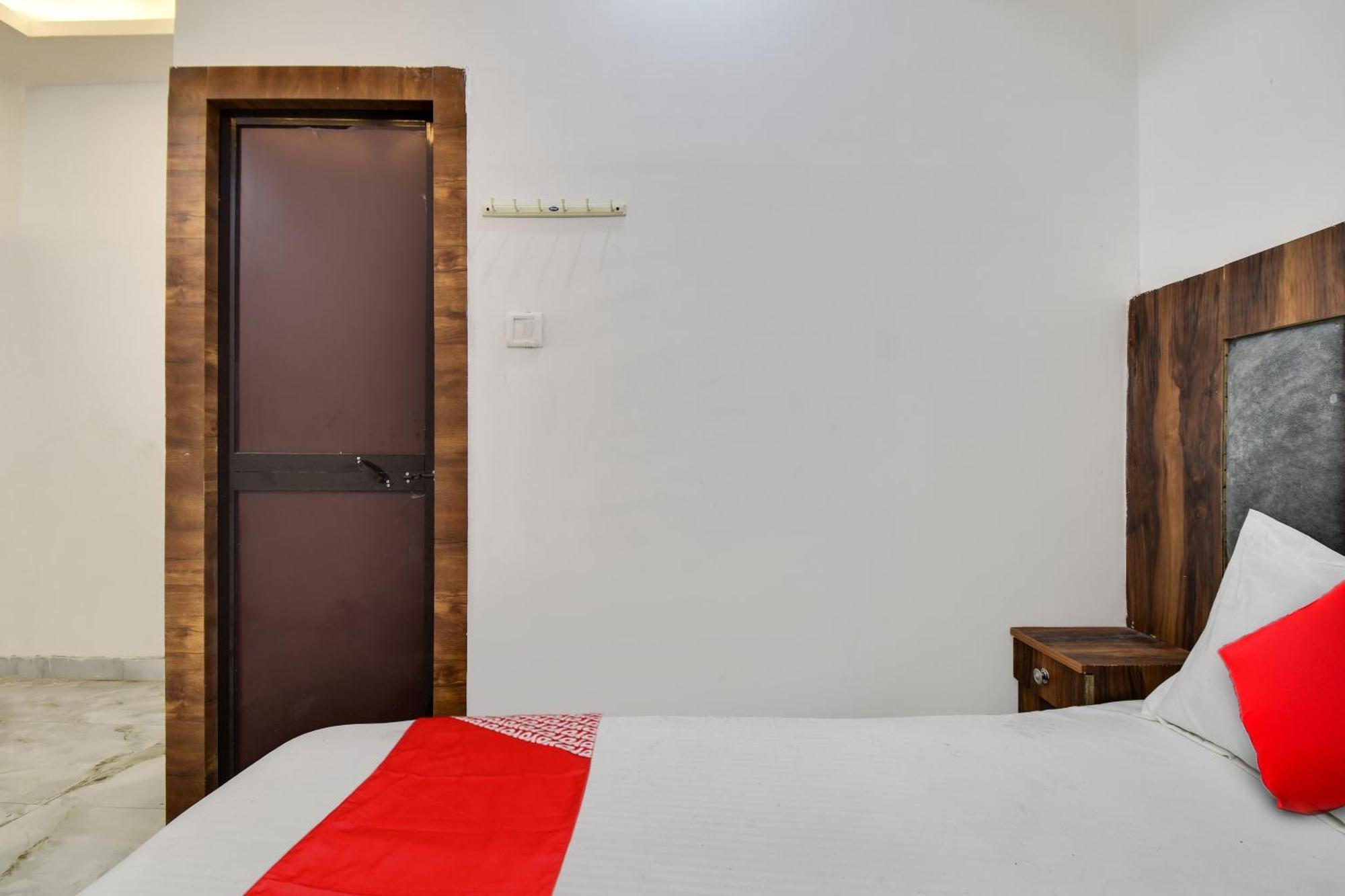 Hotel O Golden King Guest House ニューデリー エクステリア 写真