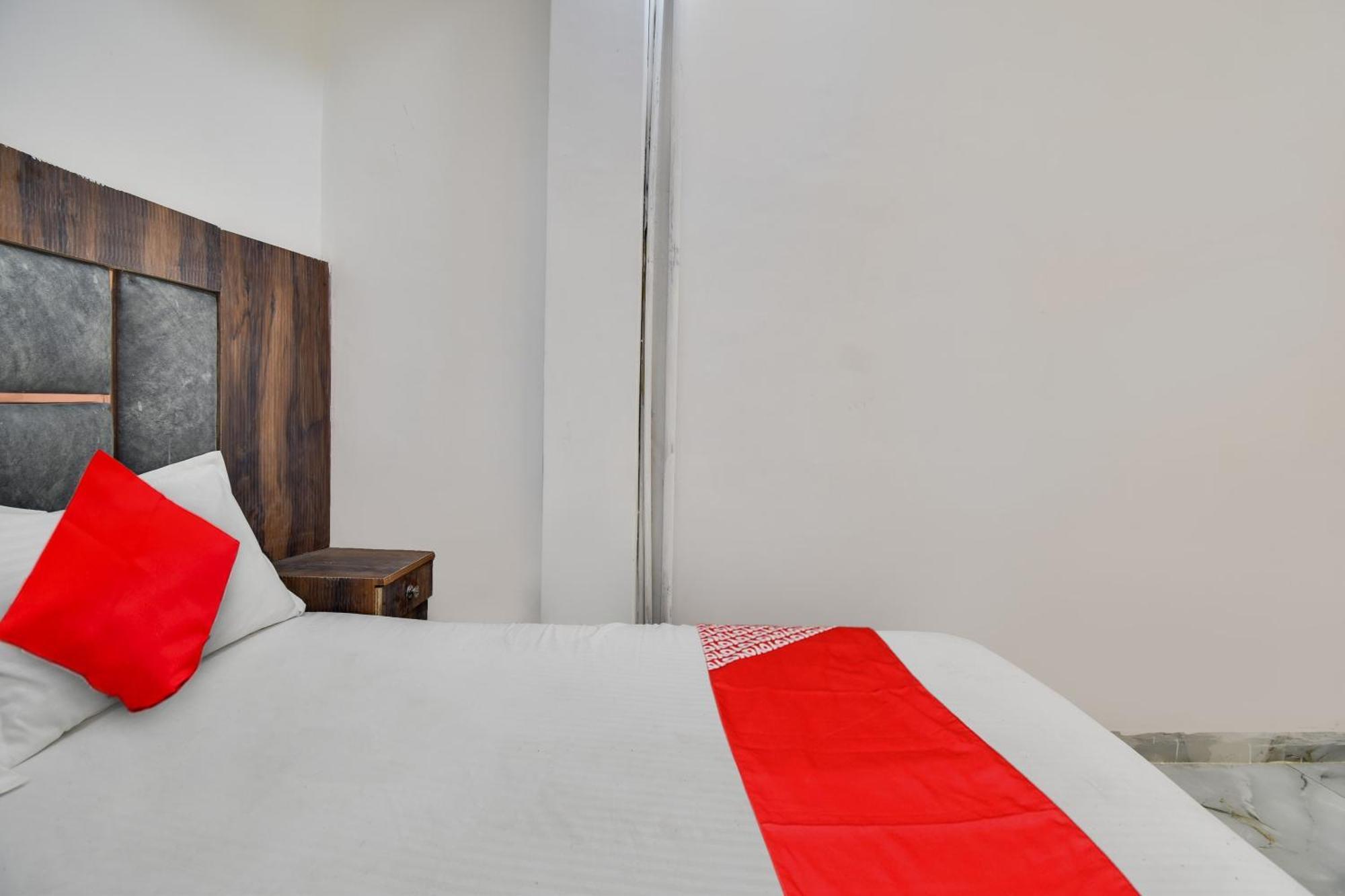 Hotel O Golden King Guest House ニューデリー エクステリア 写真